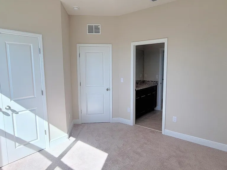 2128 Warren Acres Blvd — Photo 2