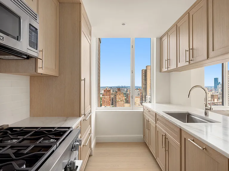 400 E 84th St #24-C — Photo 3