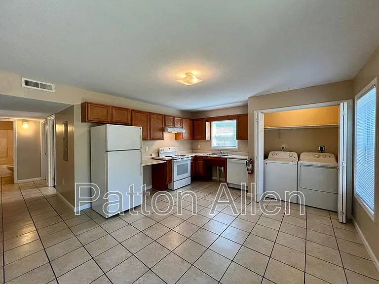 8 Zell Ln #A — Photo 7