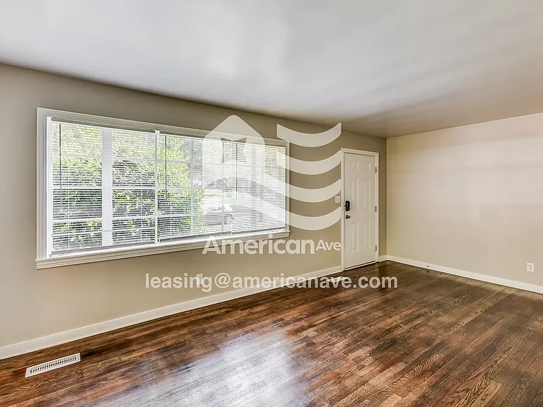 1465402_004_wm_-_living_room_13146946.jpg