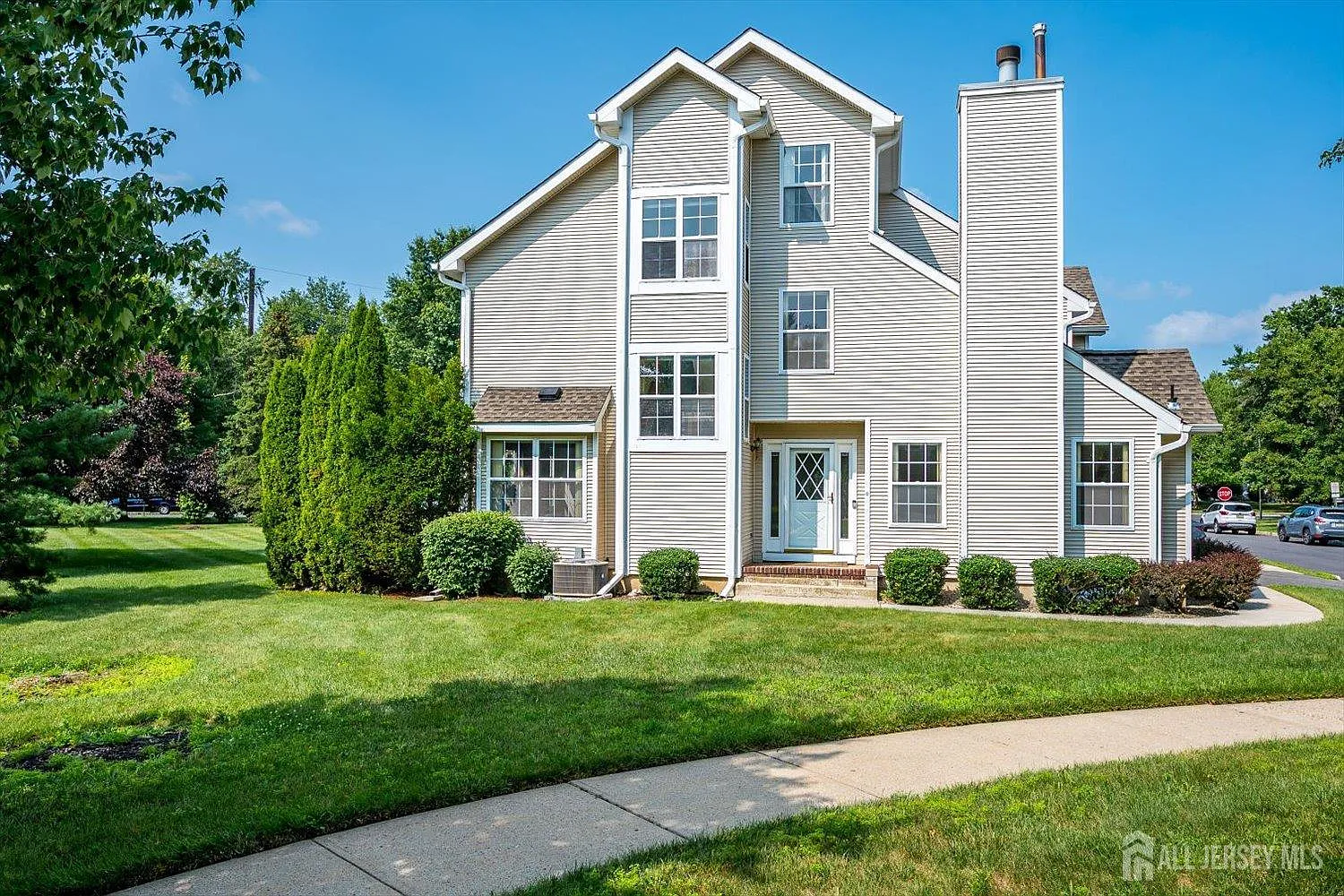 3 bed, 2.5 bath, $3,450 — Photo 2
