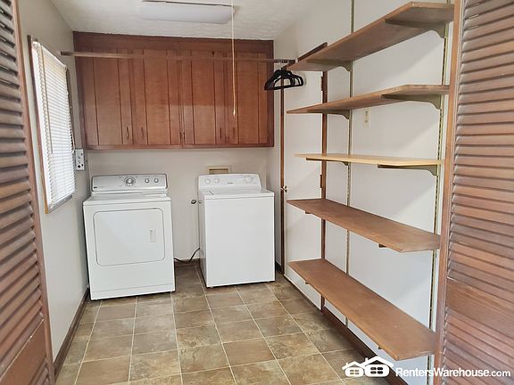 3rd image of 3450 Steve Dr NW