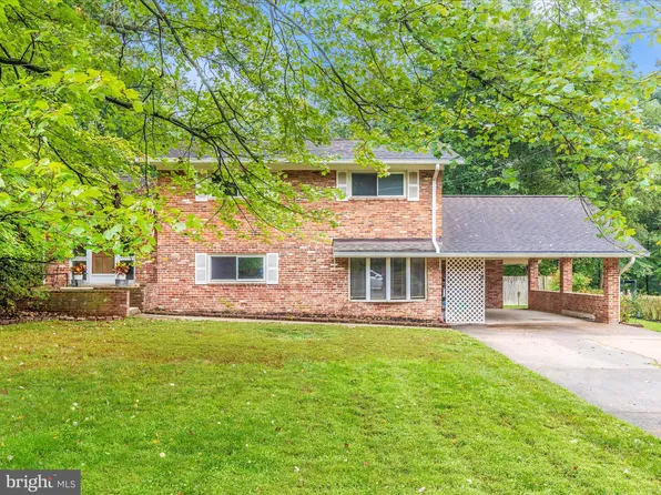 7203 Homestead Pl, Springfield, VA 22151