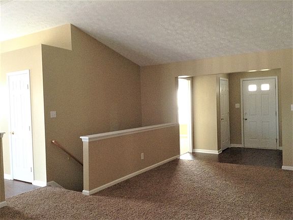 4th image of 40 Meadowlands Dr