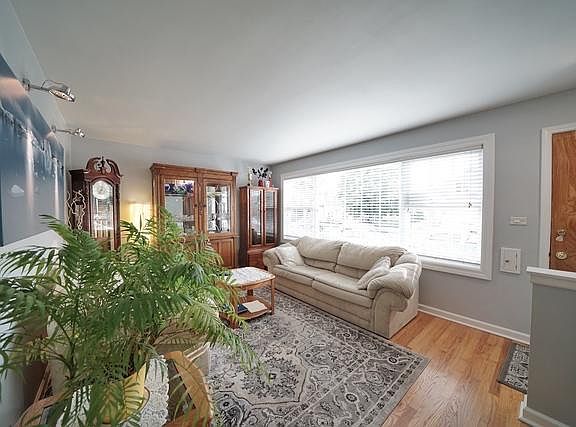 5th image of 3455 N Oketo Ave