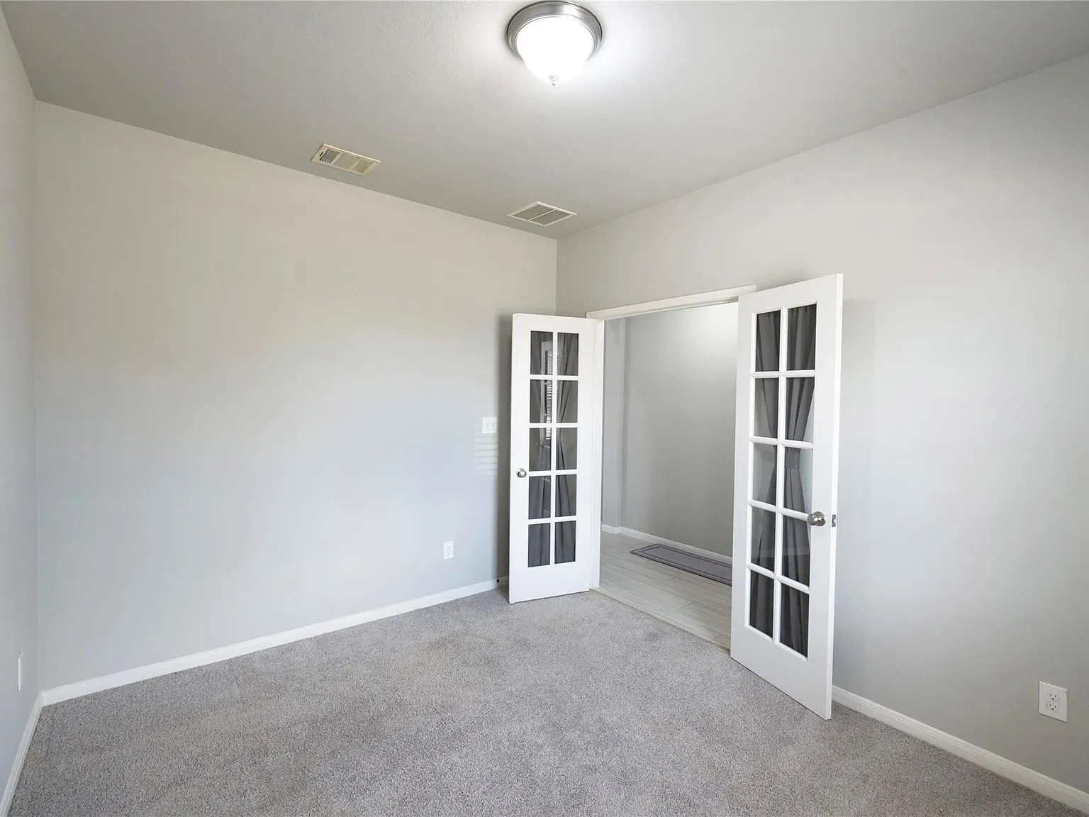 4 bed, 2.0 bath, 1944 sqft, $2,900 — Photo 3