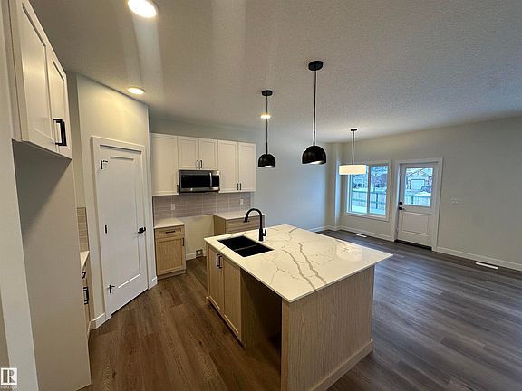 4th image of 34 Ficus Way