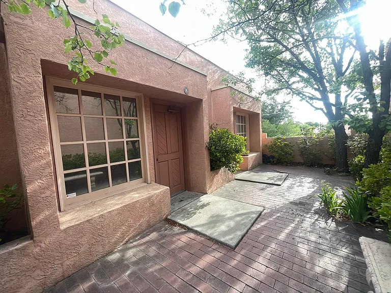 1709 Girard Blvd NE #1 — Photo 4