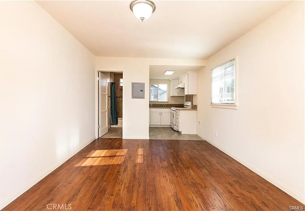 Studio, 310 sqft, $1,425 — Photo 2