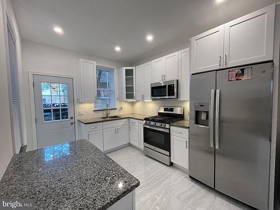 4th image of 2517 S American St