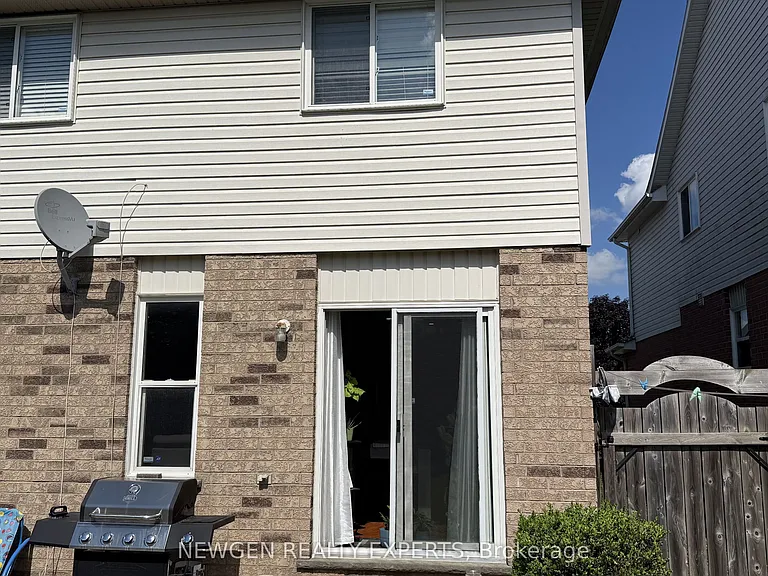 11 Berry Moss St — Photo 14