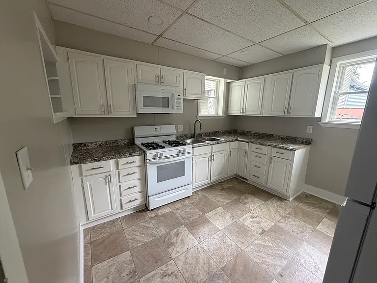 446 W Canal St — Photo 1