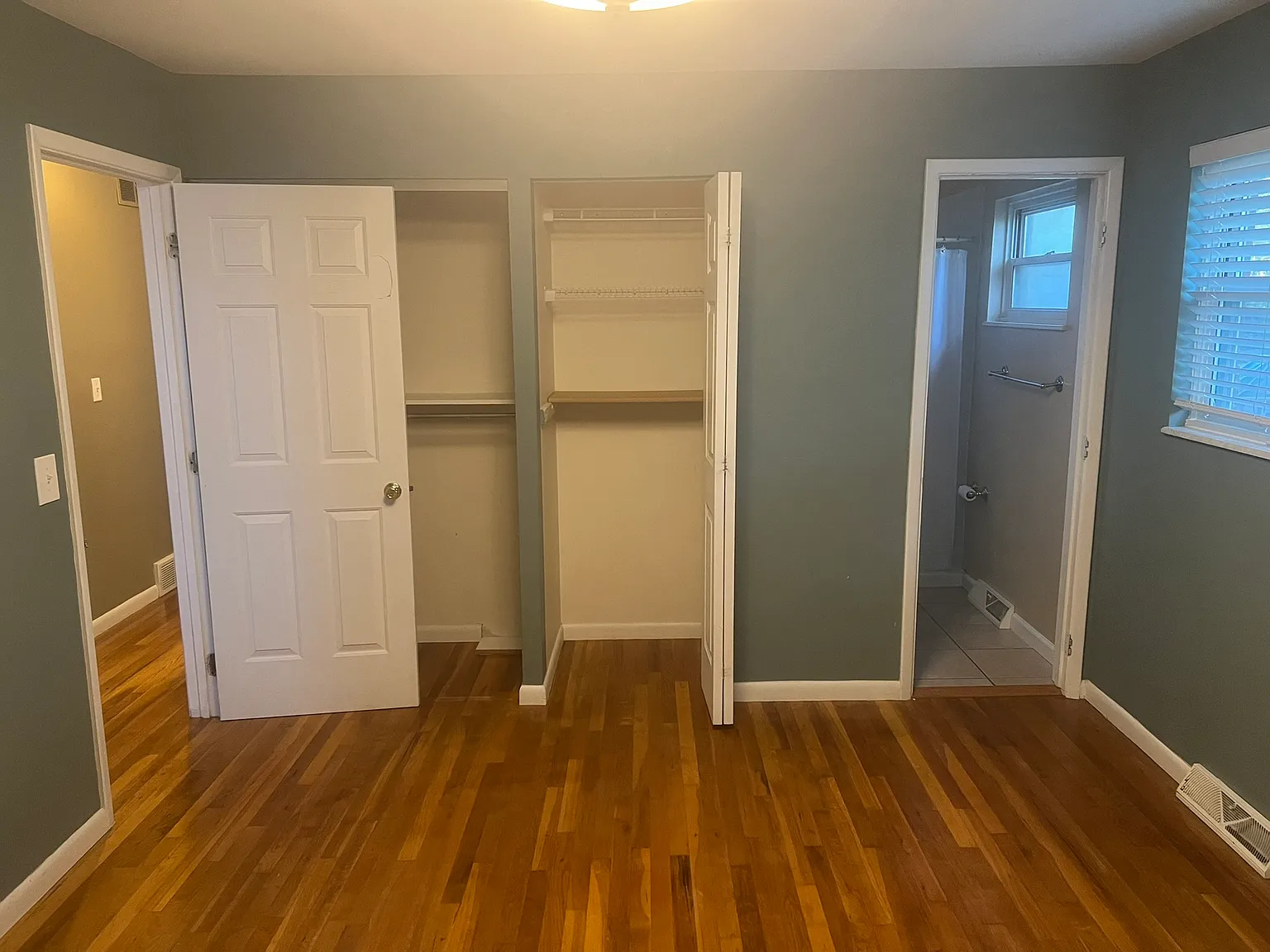 3 bed, 1300 sqft, $2,200 — Photo 4