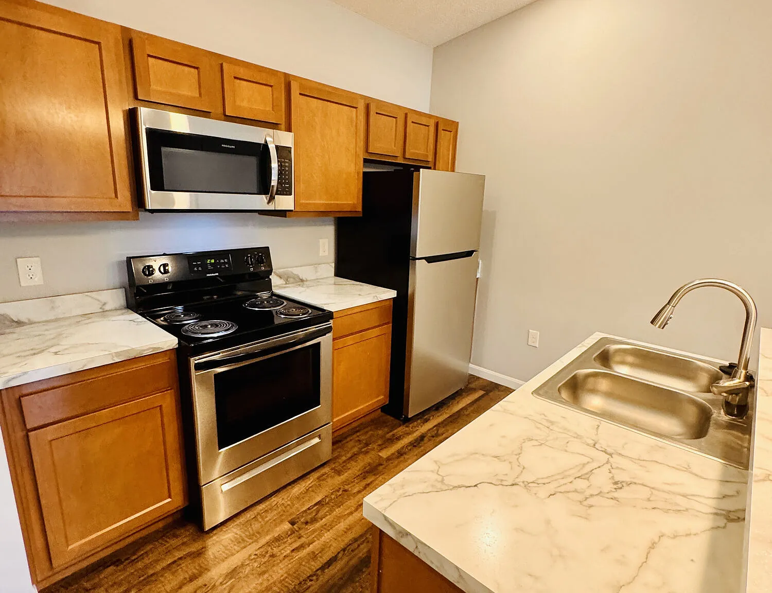 Adams Pointe — Photo 1
