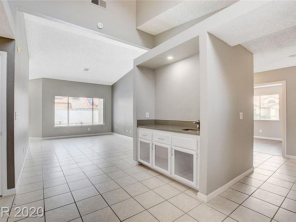 3rd image of 8020 Winterberry Ct