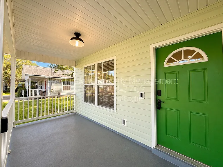 725 Alexander St — Photo 5