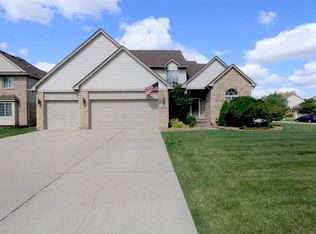 52415 Walnut Dr, Chesterfield, MI 48047