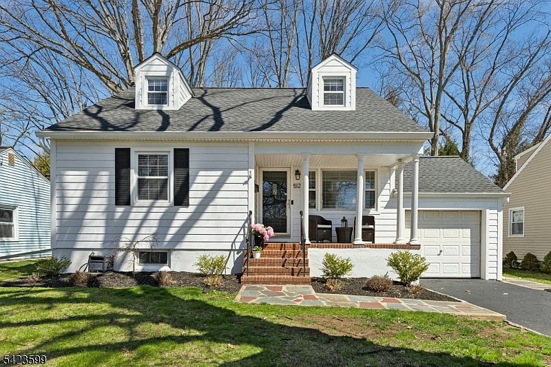 1st image of 512 Gallows Hill Rd