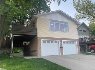 122 7th Ave N, Clear Lake, IA 50428