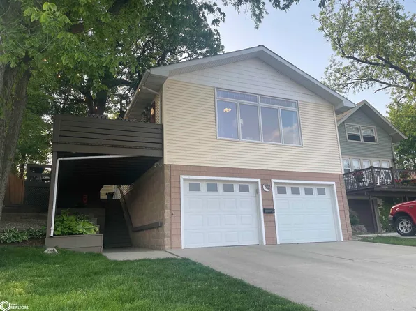 122 7th Ave N, Clear Lake, IA 50428