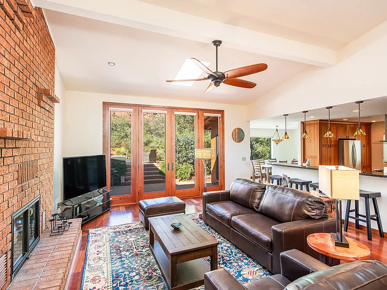1135 Rodeo Rd — Photo 25