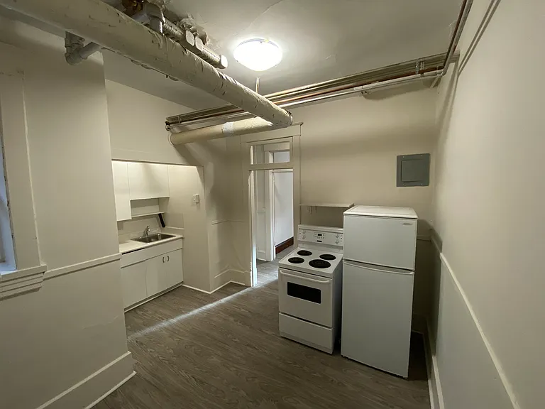915 Corydon Ave — Photo 11