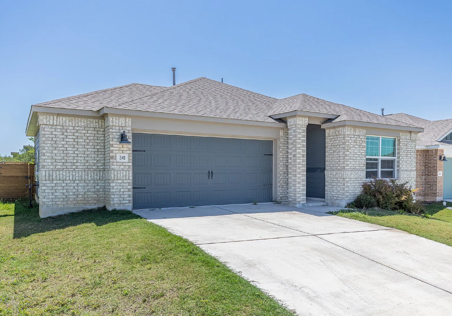 3 bed, 2.0 bath, 1611 sqft, $1,900 — Photo 2