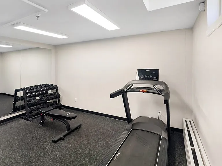 6010 Bathurst St — Photo 11