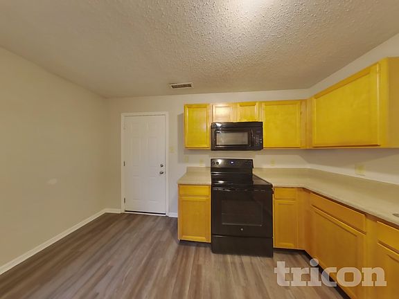 4th image of 10892 Woods Dr