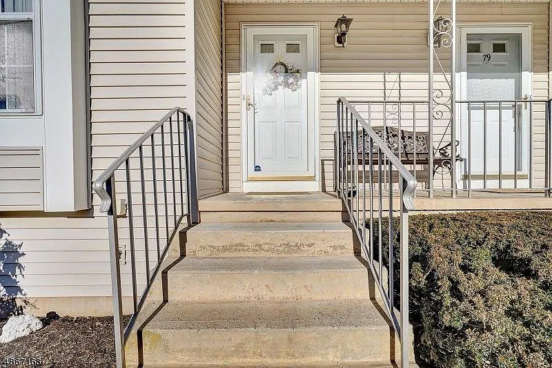 3 bed, 1750 sqft, $2,995 — Photo 2
