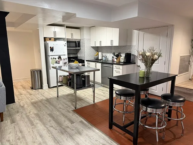 649 W Wellington Ave #B — Photo 10