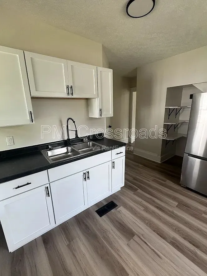 1 bed, 1.0 bath, 561 sqft, $930 — Photo 3