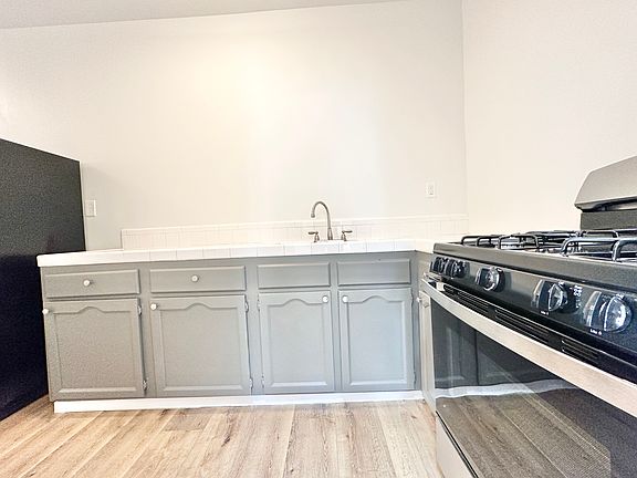 3rd image of 426 S Manhattan Pl APT 209