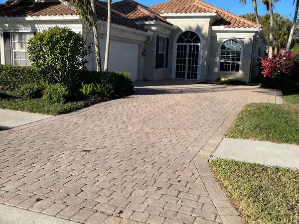 4695 Navassa Ln, Naples, FL 34119