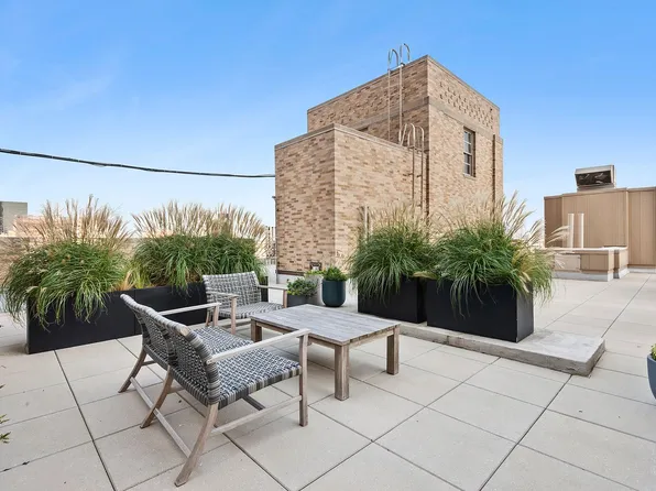 435 East 52nd Street image 13 of 15