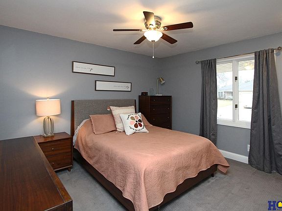 2nd image of 3011 Shelley St