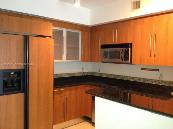 325 Biscayne Blvd #1414, Miami, FL 33130