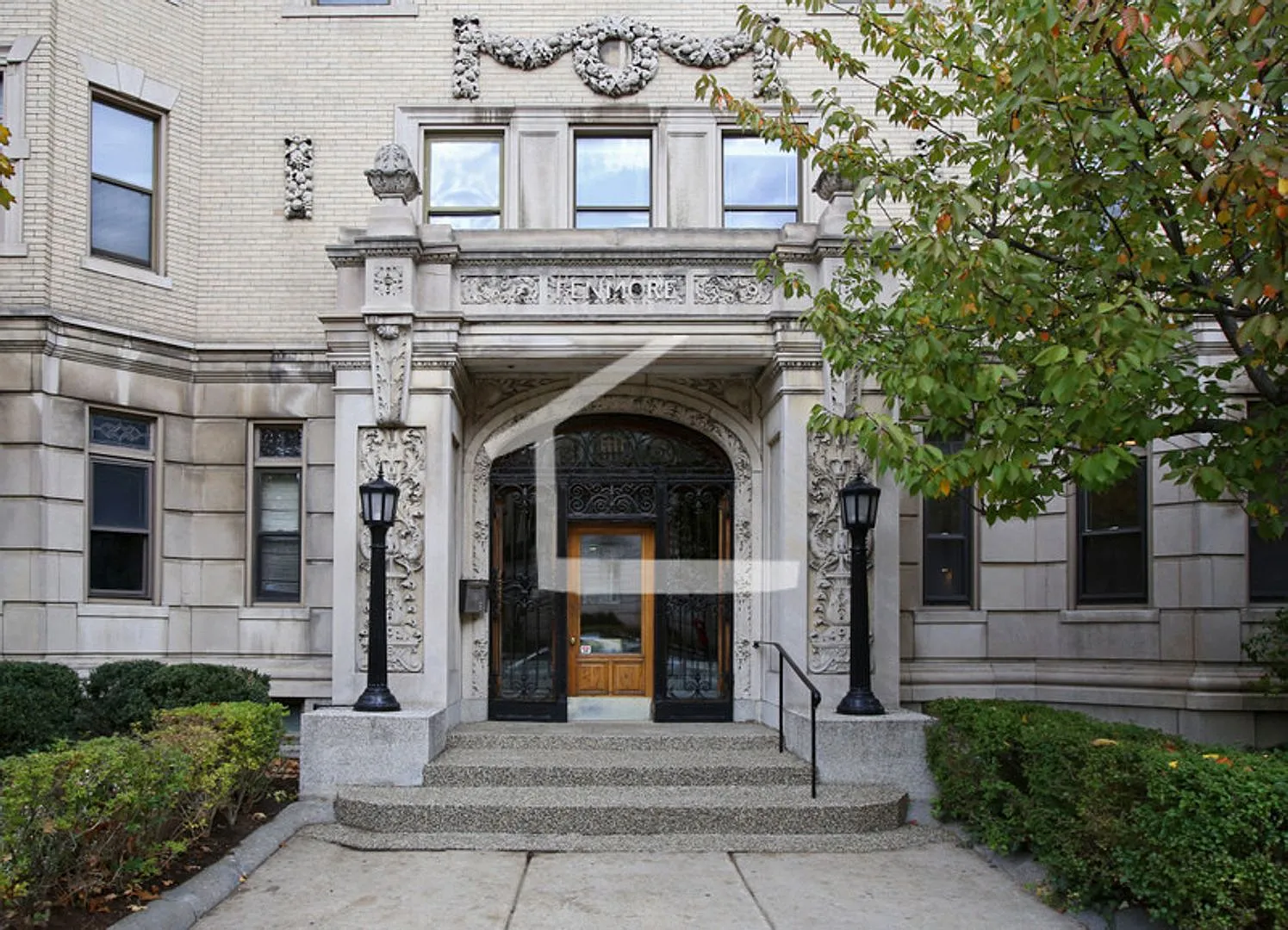 Nice 2 bed steps from Berklee College — Photo 1
