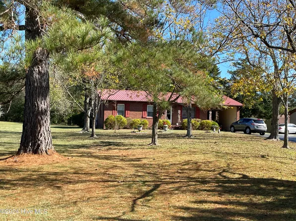 621 Fire Tower Road, Richlands, NC 28574