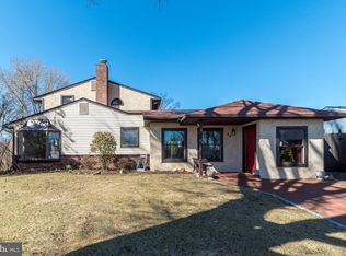 43 Thimbleberry Ln, Levittown, PA 19054