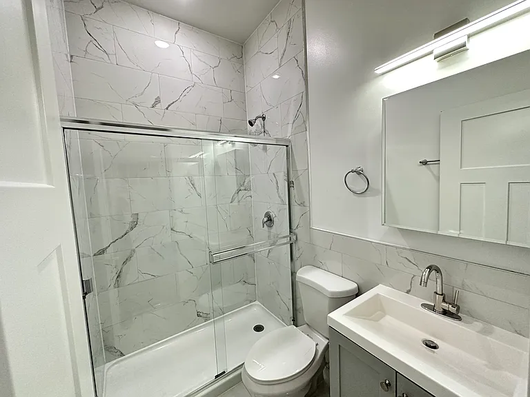 2132 W 18th Pl #2R — Photo 2