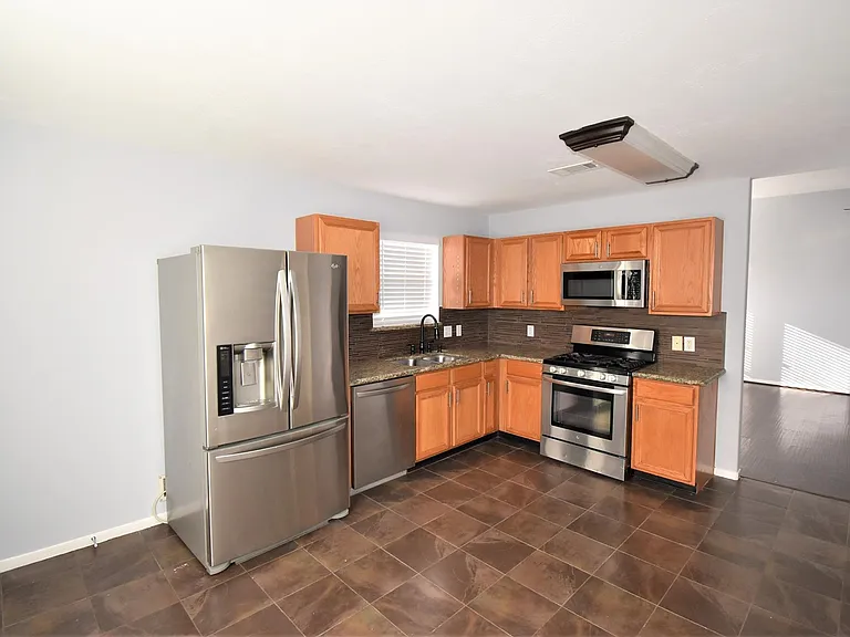 18319 Forest Dew Dr — Photo 4