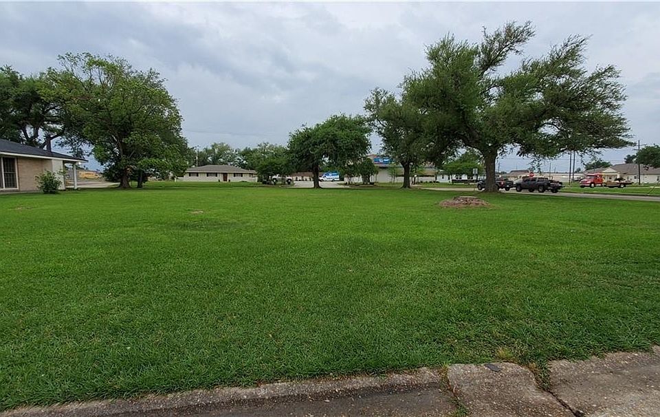 2nd image of 0 Prien Lake Rd E