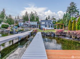 15038 Beach Dr NE, Lake Forest Park, WA