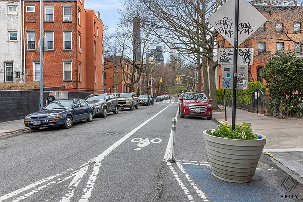 Rented by ERNY LLC | media 11