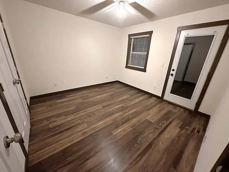 360 N Knowles Ave #B — Photo 14