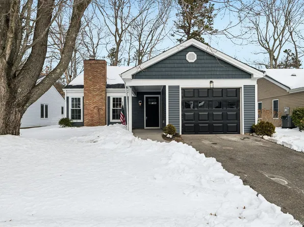 304 Kingston Court, Ridge, NY 11961