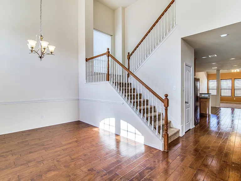 9400 Harrell Dr — Photo 3