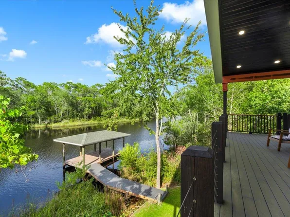 8536 Kingsley Pl, Navarre, FL 32566