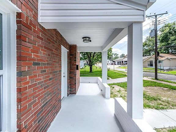 5th image of 2412 Wallis Ave